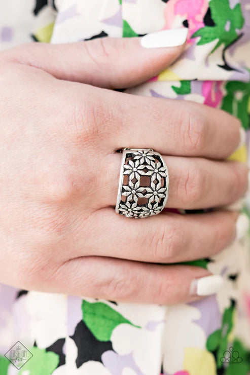 Crazy About Daisies - Silver Ring